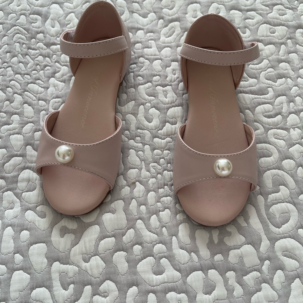 COPY - Age of innocence kids shoes, was worn only once
Mila pink